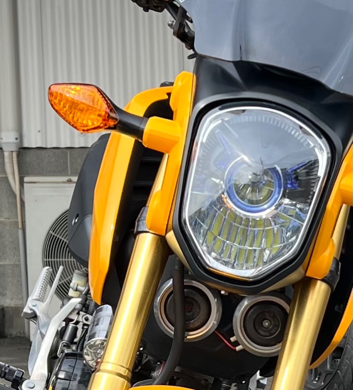 グロム用シャープで光量抜群！LEDフロントウインカー｜AxxL
