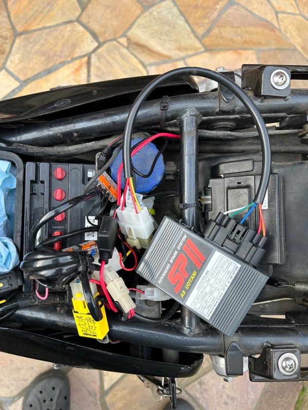 ゼファー400C4イグナイターウオタニに交換したため不要になり