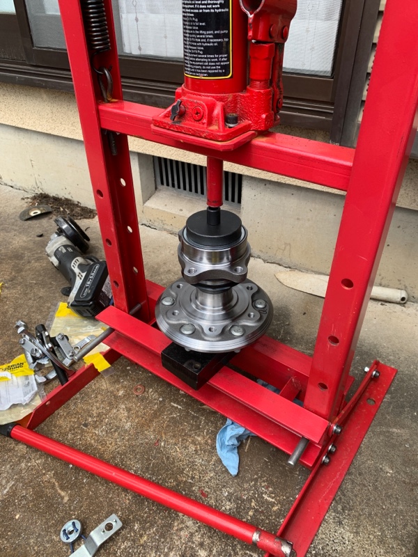 200系ハイエース 4WD用ハブ&ベアリング 2個（200系ハイエース