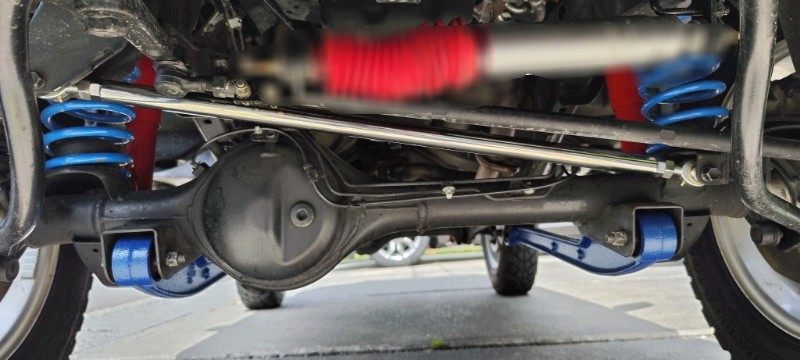 フロントラテラルロッド両ピロに交換（スズキ ジムニー・JB23W