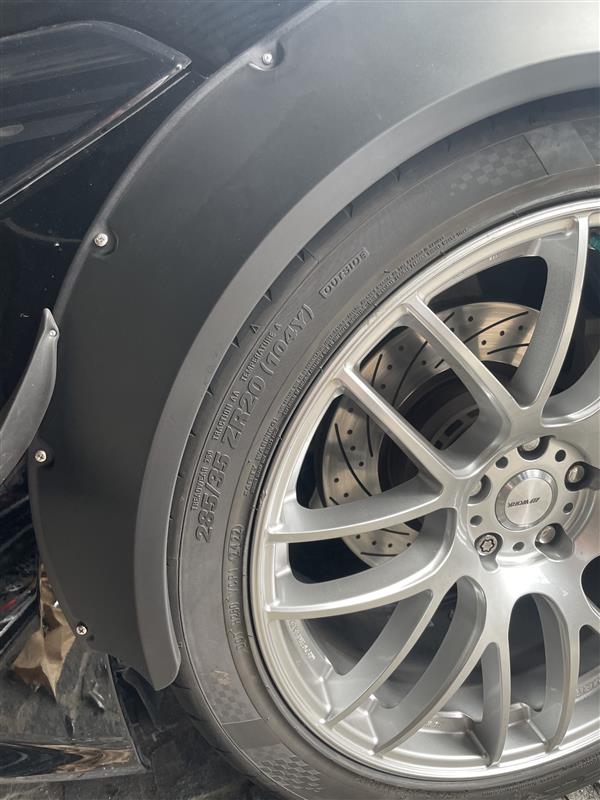 フロントタイヤ交換(9.5J、285/35R20インストール)20230625