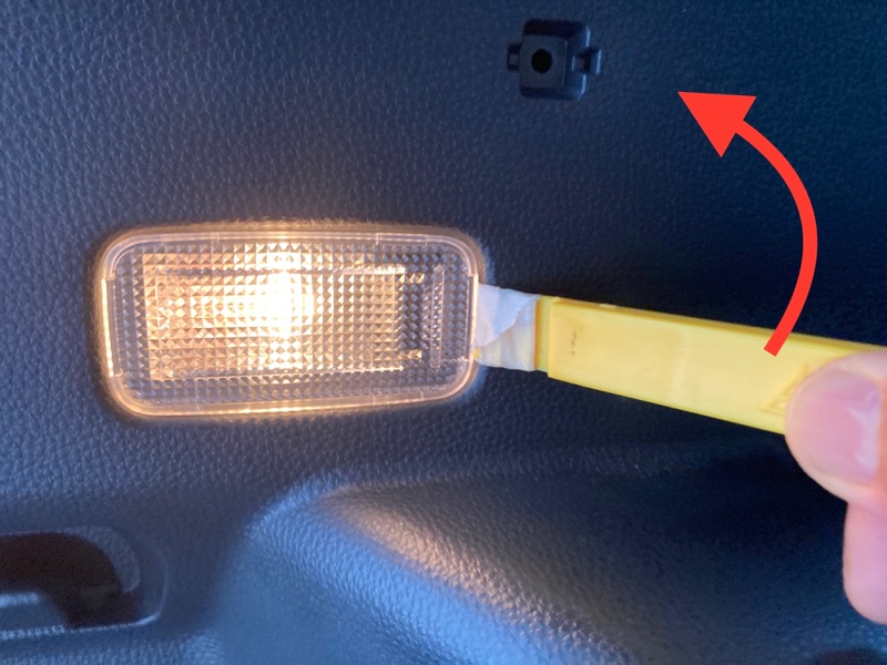 ON/OFF機能付き汎用LEDラゲッジランプ取付（トヨタ ヤリスクロス