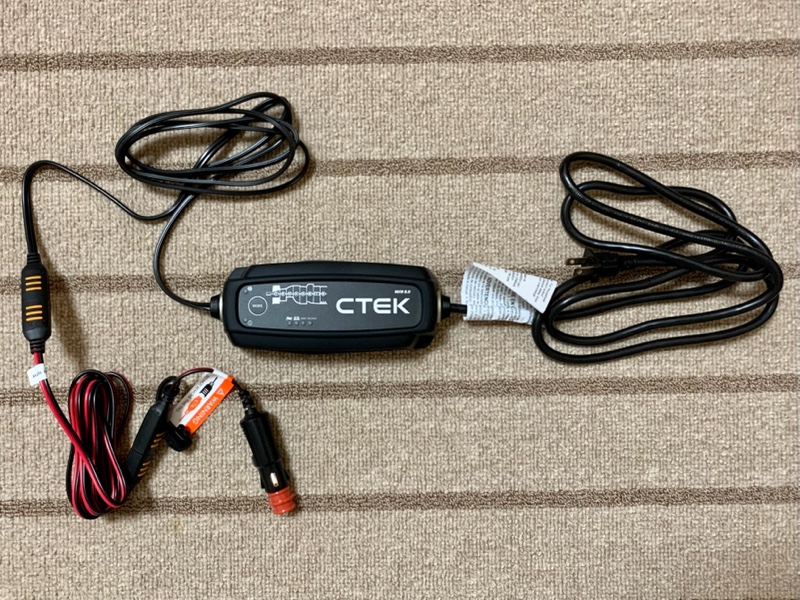 CTEKで充電、ドアロックを忘れずに（ポルシェ 718 ボクスター