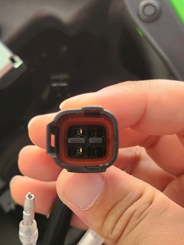 USB・シガーソケット電源取り付け（カワサキ Ninja ZX-4RR）by