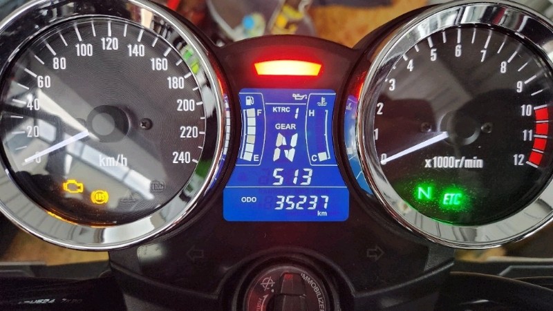 ブレーキパッド交換（カワサキ Z900RS）by まるぼ - みんカラ