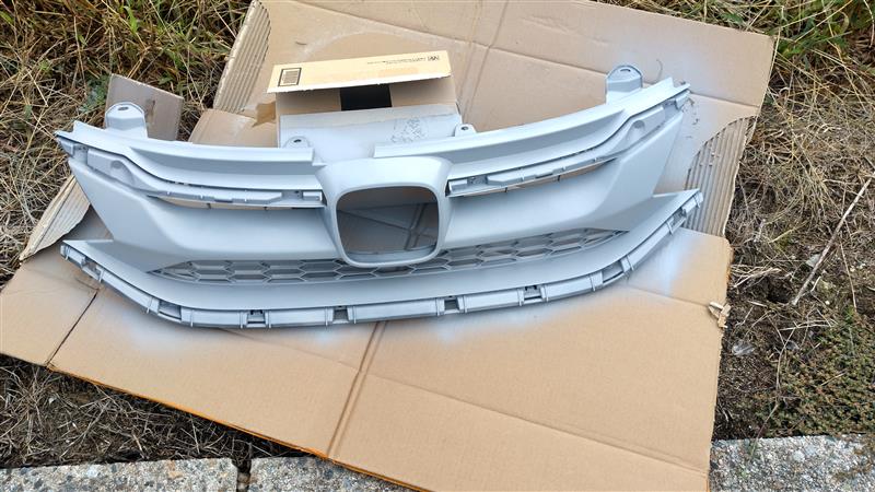 大陸製フロントグリルへの交換（ホンダ ジェイドハイブリッド