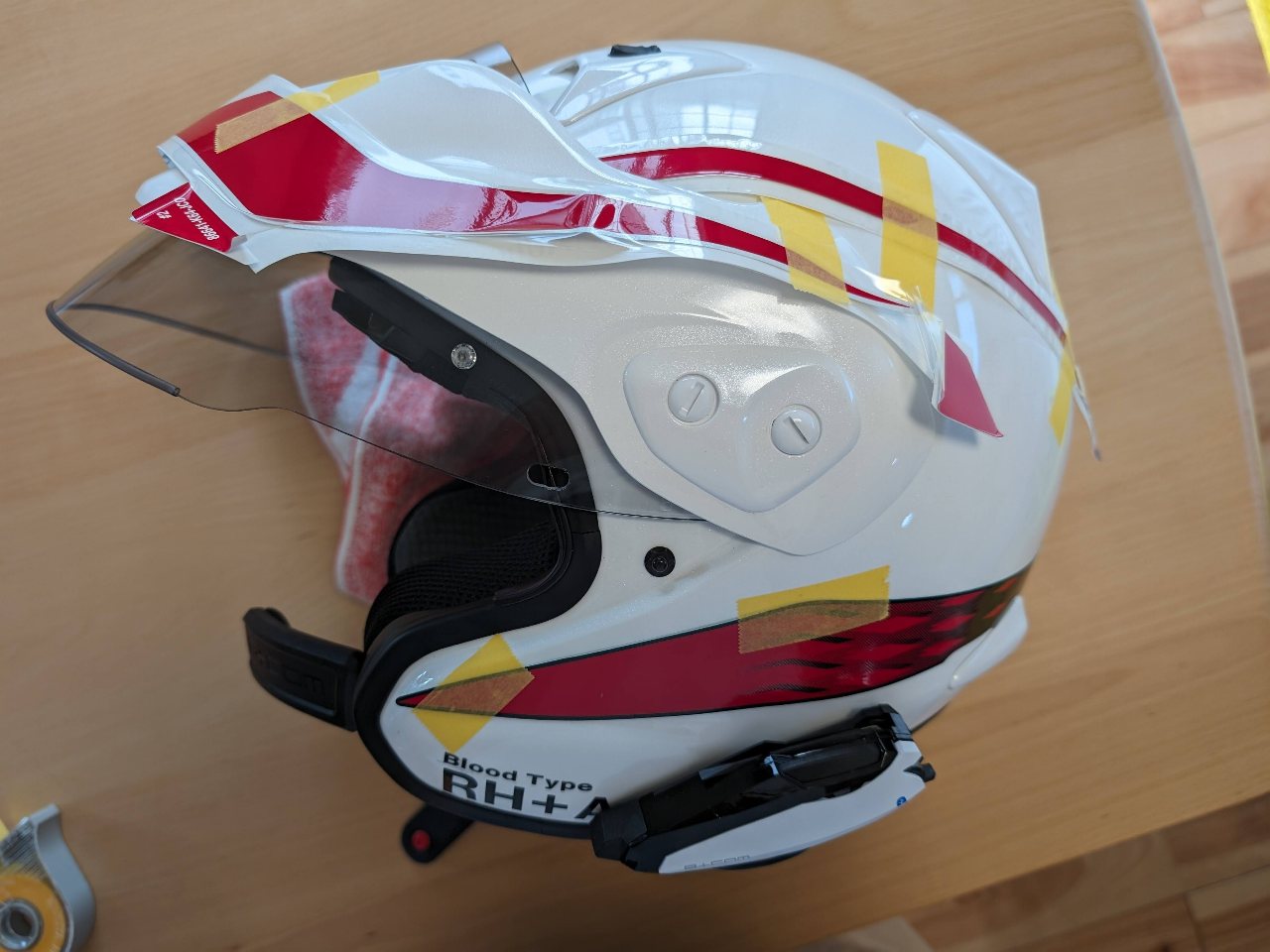 純正デカールでCBR250RRモデルヘルメットを作る（ホンダ