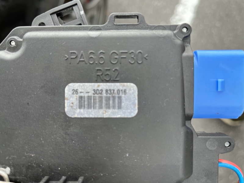 フロントドアロック アクチュエーター交換（フォルクスワーゲン