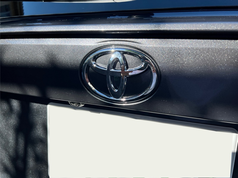 リアエンブレム交換（トヨタ RAV4・XA50系）by のりのり1号