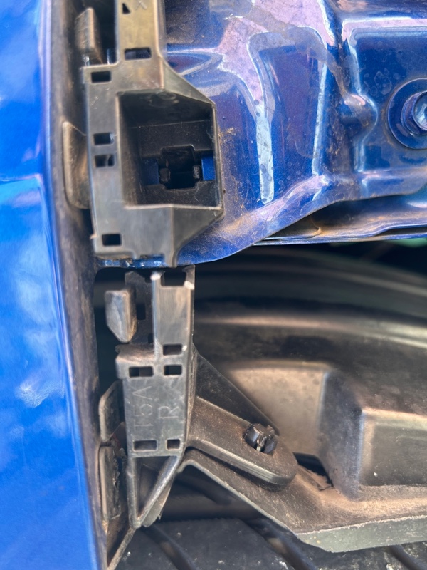 フロントバンパーブラケット交換（ホンダ フィット3