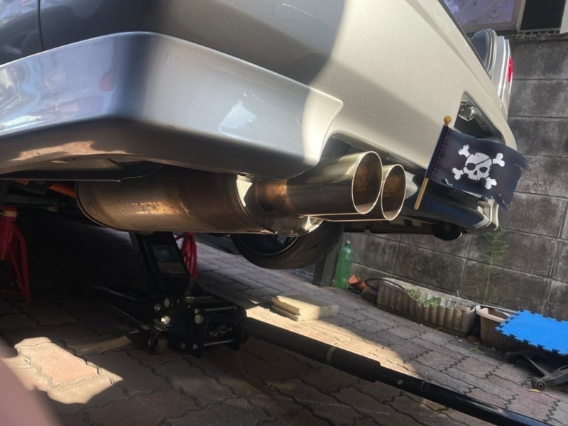 ニュースカポン号マフラー交換（日産 スカイライン・R34）by
