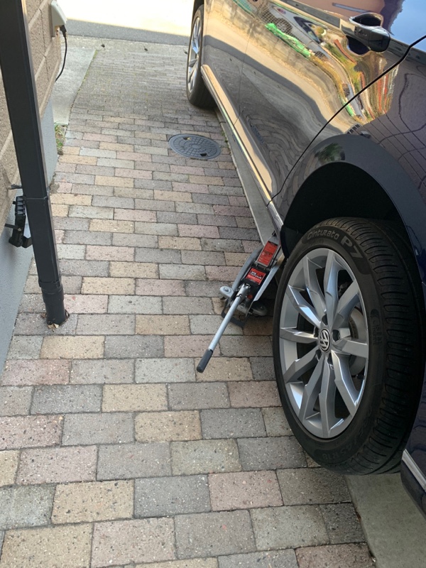 スタッドレスタイヤに交換4シーズン目37517kmハブリングを忘れる