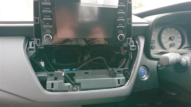 トヨタ カローラ』純正ディスプレイオーディオ車に社外ナビ取付