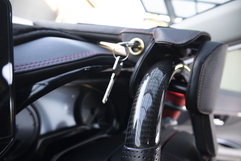 TRD プレミアムステアリングロック 実際に使用（トヨタ ハリアー