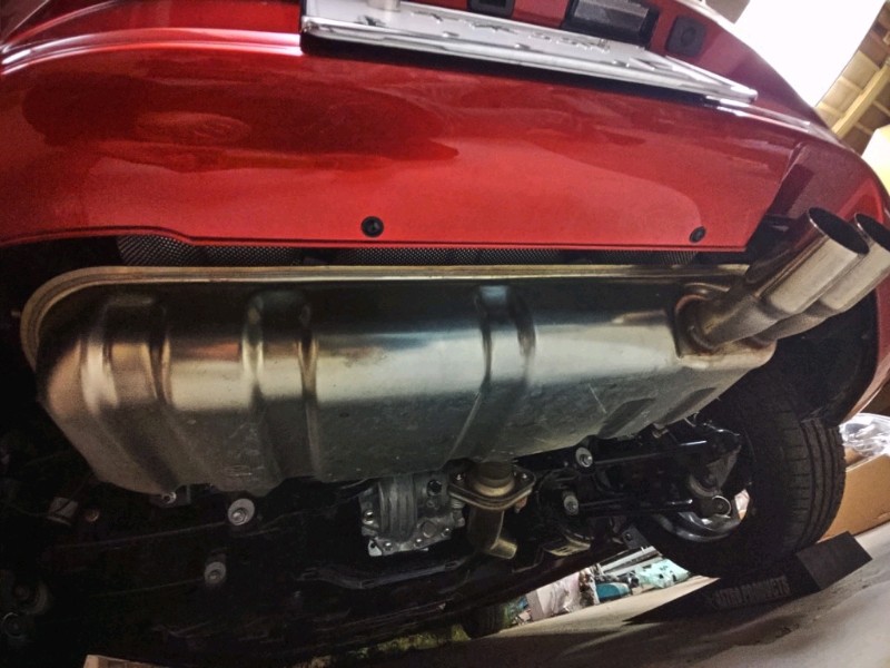 Autoexe スポーツマフラー(センターデュアル）に交換（マツダ