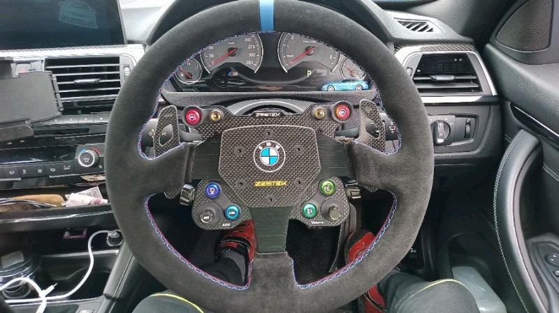 ZESTEK OEM HUB ＋ステアリング交換（BMW M4 クーペ・F82）by オックー - みんカラ
