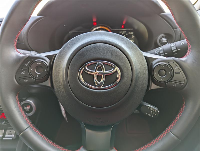 スバル純正BRZステアリングスイッチに交換(トヨタ GR86・ZN8 スバル純正BRZステアリングスイッチに交換(トヨタ GR86・ZN8