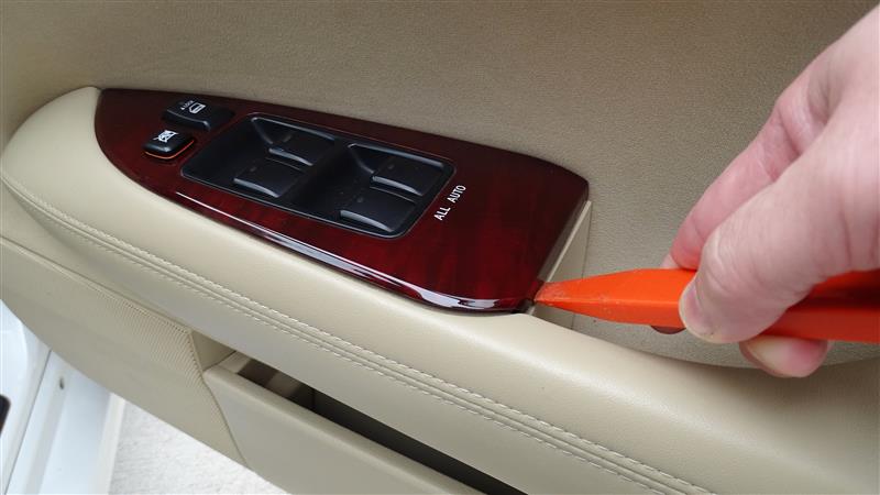 パワーウインドウスイッチLED打ち替え（トヨタ マークX・120系