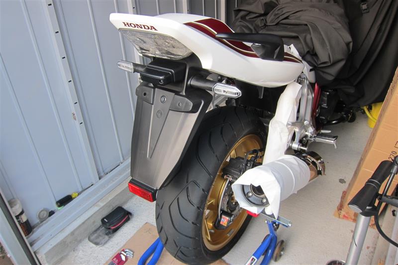 フェンダーレスに交換する（ホンダ CB1300ーSP SUPER BOL D'OR