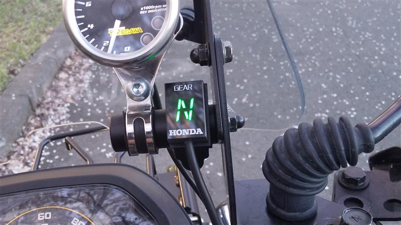 クロスカブにアイプロ製シフトインジケーター取付（ホンダ