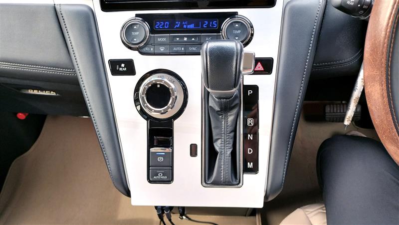 三菱 - 新型 デリカ センターパネル オーダーカット 専用カット