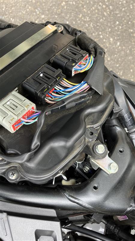 8BKサイドカウルバラし(ブローバイ関連補修)（ホンダ CBR250RR