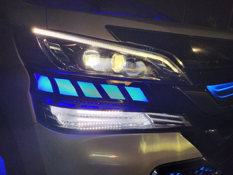 ヘッドライトガーニッシュ アクリル加工 LED （トヨタ ヴェル