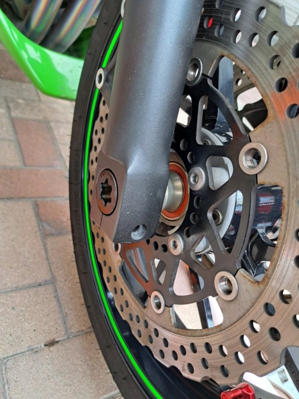 フロントアクスルシャフト交換（カワサキ ZRX1200 DAEG）by