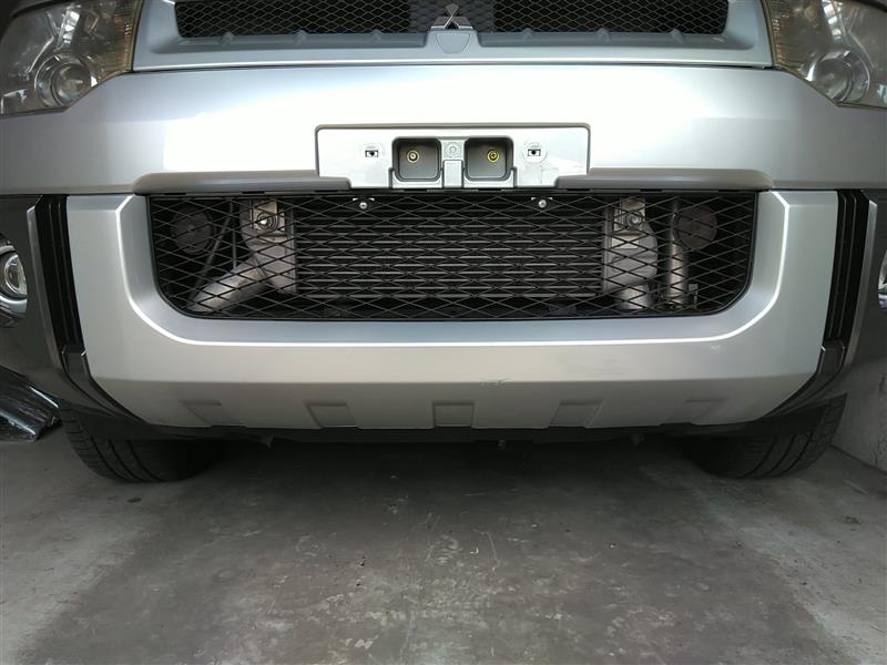 フロントバンパーエクステンション交換(三菱 デリカD:5・CV1W フロントバンパーエクステンション交換(三菱 デリカD:5・CV1W