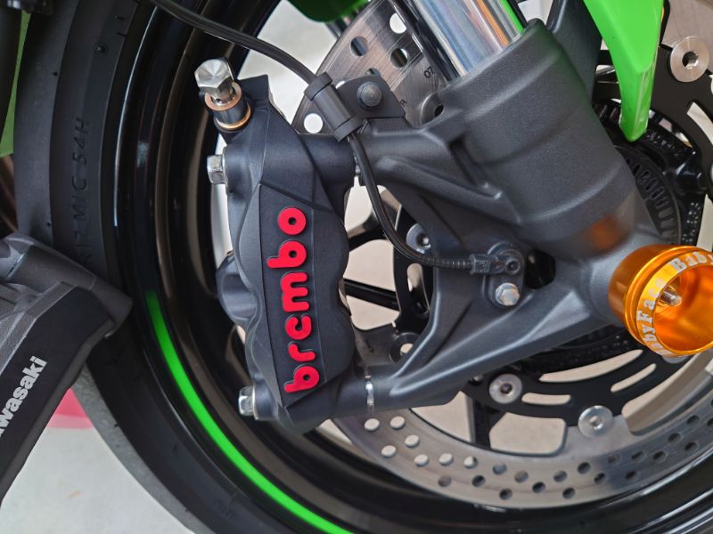 ZX-25R フロントブレーキパッド交換
