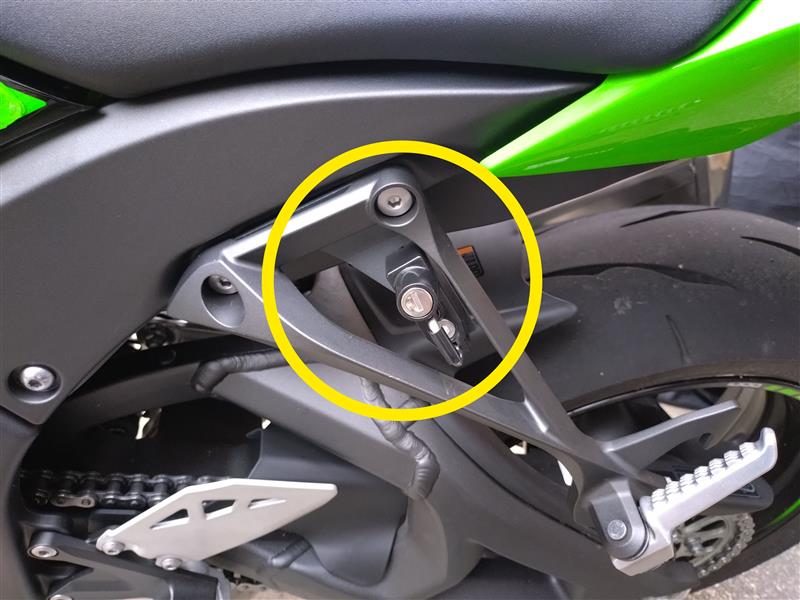 愛車ZX10R ヘルメットホルダー取り付け（カワサキ ニンジャ ZX