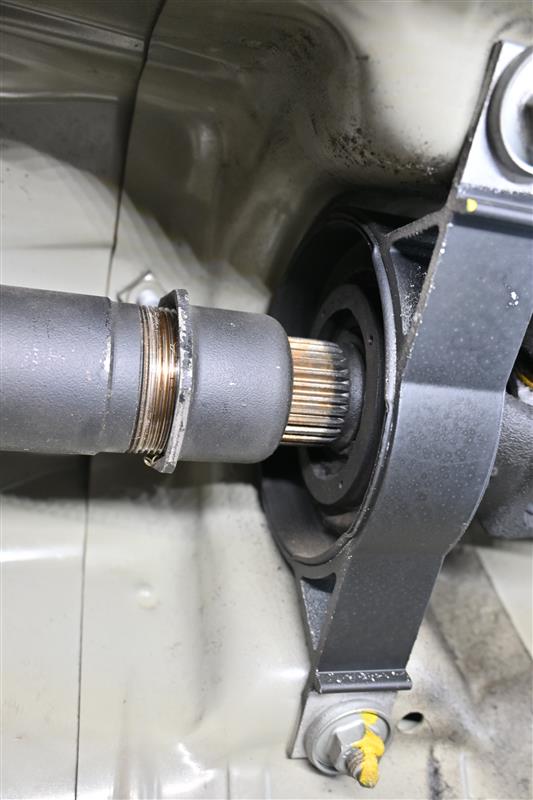 プロペラシャフトセンターベアリング交換【E46】(BMW 3シリーズ プロペラシャフトセンターベアリング交換【E46】(BMW 3シリーズ