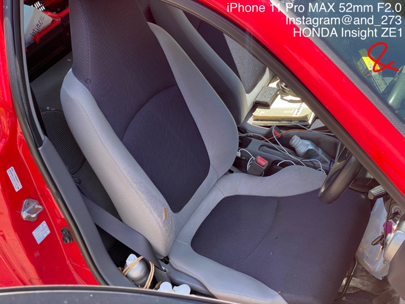 カーペットクリーナー Yadea R6で運転席と助手席のシートを