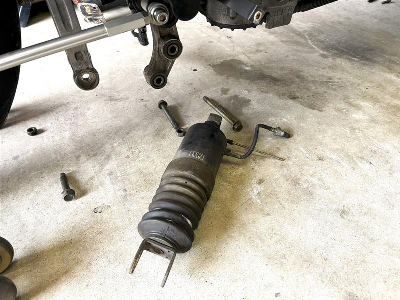 OHLINS リヤサスペンション(カワサキ GPZ900R)by 三河屋 OHLINS リヤサスペンション(カワサキ GPZ900R)by 三河屋