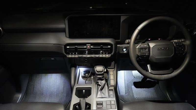 デイフェンダー フットライト 車内と足元を明るく！|LED