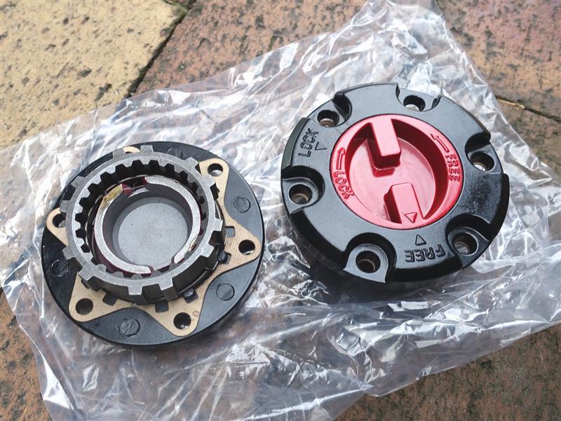 トヨタ 新品 フリーホイール ハブ 2個SET ランドクルーザー 70