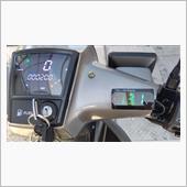 LED化に伴い<br />
電圧管理の為<br />
電圧計も付けました