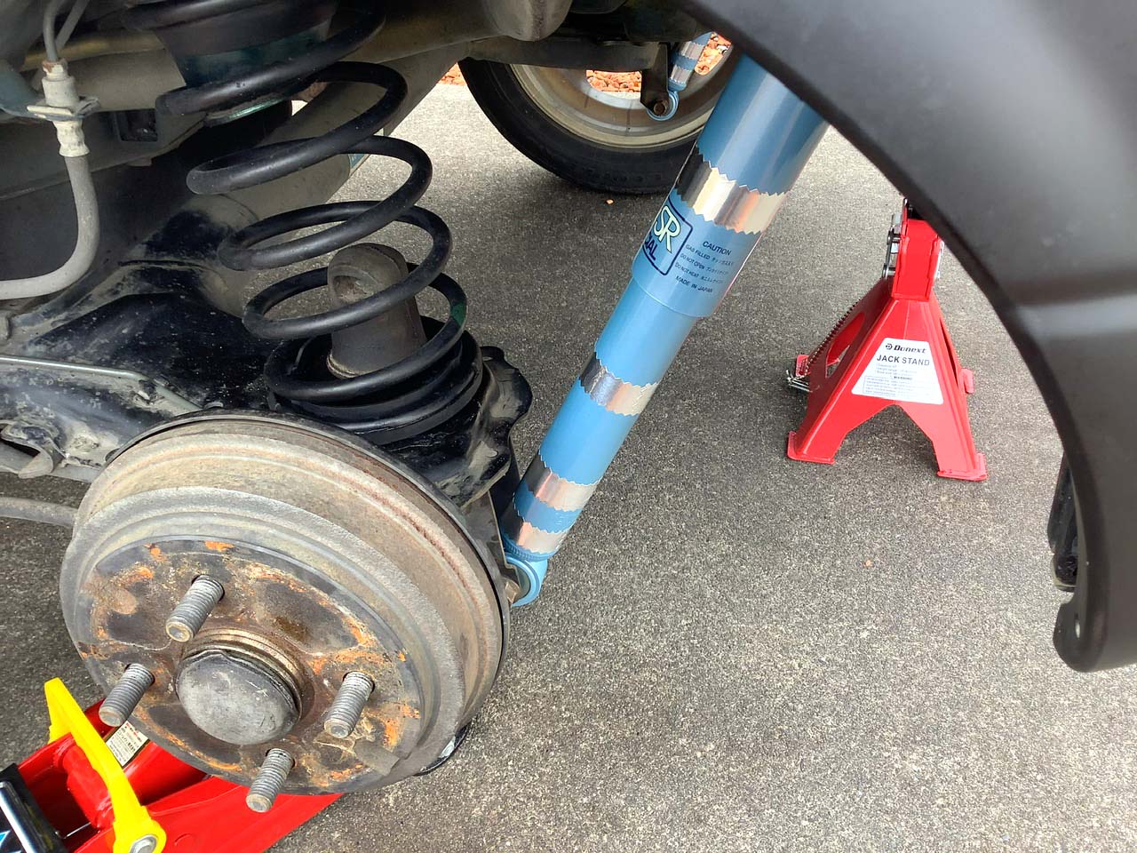 リアショックアブソーバー交換（ダイハツ ミラジーノ・L700/710