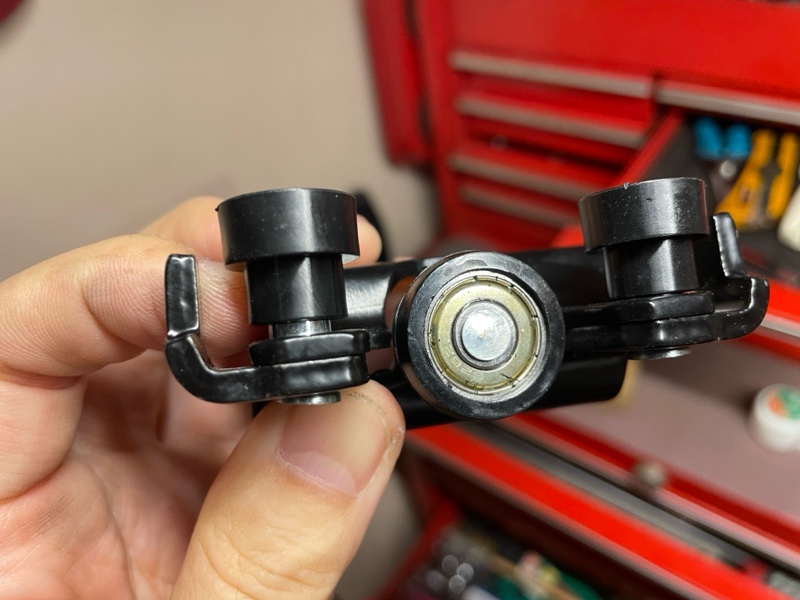 Amazon.com: X AUTOHAUX Sliding Door Roller Center Roller for