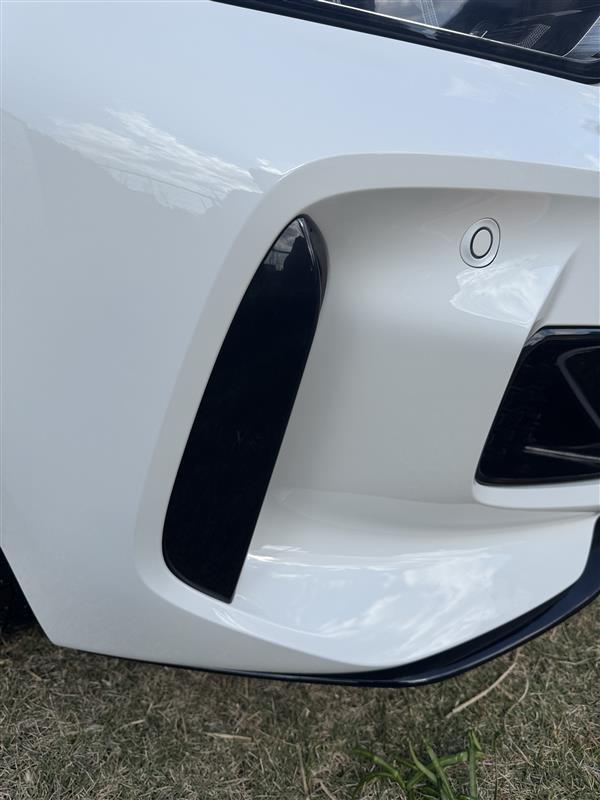 BMW F40 フロントグリル交換、サイドトリム交換（BMW 1シリーズ