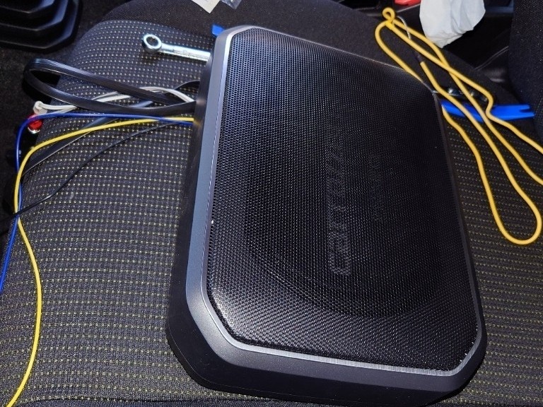 サブウーファー（TS-WX140DA）取り付け（スズキ ジムニー・JB64W