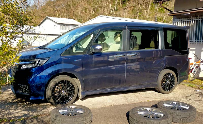 【タイヤ交換】ヨコハマ ブルーアース RV-02 225/45R18 (81,790km)