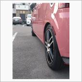 リアも結構ツラツラです。軽自動車用のホイールではなく、敢えてアクア、ヴィッツ、ノート等の小型車用ホイールを選択しました。