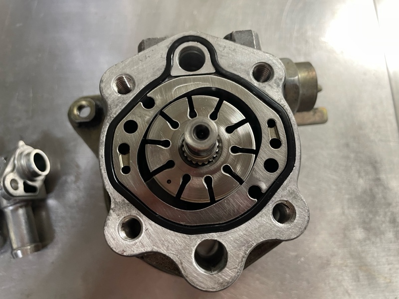 ER34パワステポンプ分解洗浄（日産 スカイライン・R34）by