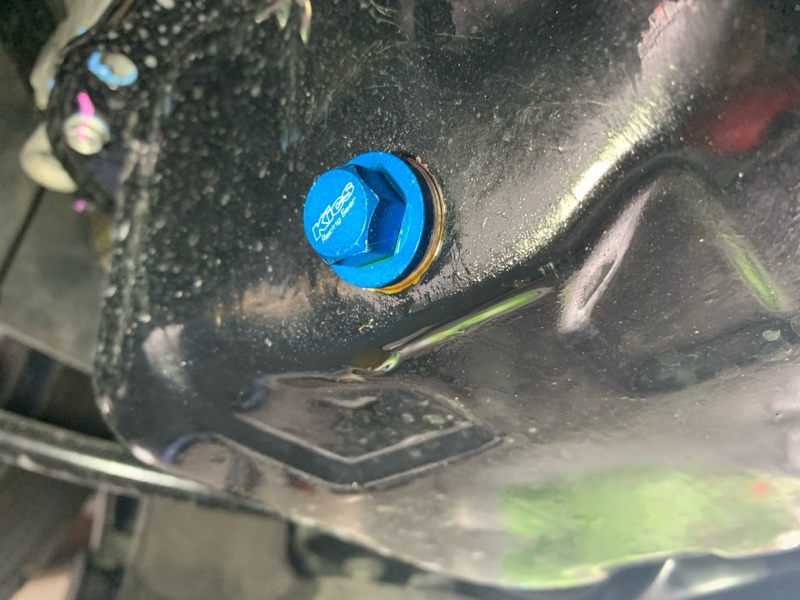 エンジンオイル(FUCHS GT1 5w-40)/フィルター交換 173095km