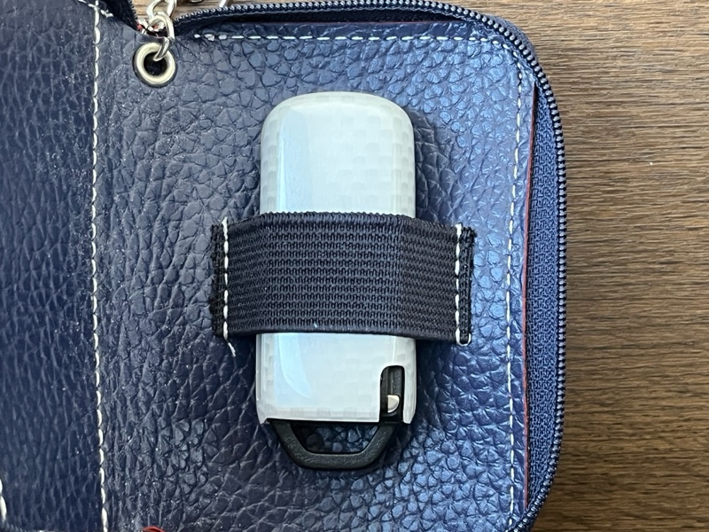 スマートキーカバーを貼り付けました。