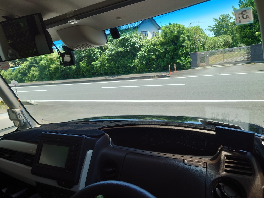 娘の車にサンシェードとダッシュマット取り付け