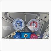 高圧側の圧力が上がって、車内送風口の温度も12℃まで落ちるようになりました。<br />
<br />
ちなみに低圧側圧力が0.2MPaなんですが、ちょっと高い？<br />
<br />
ガス漏れ自体はなおってないんですが、一旦これで様子見です。<br />
<br />
でもこれで夏場も快適にドライブできそうです。