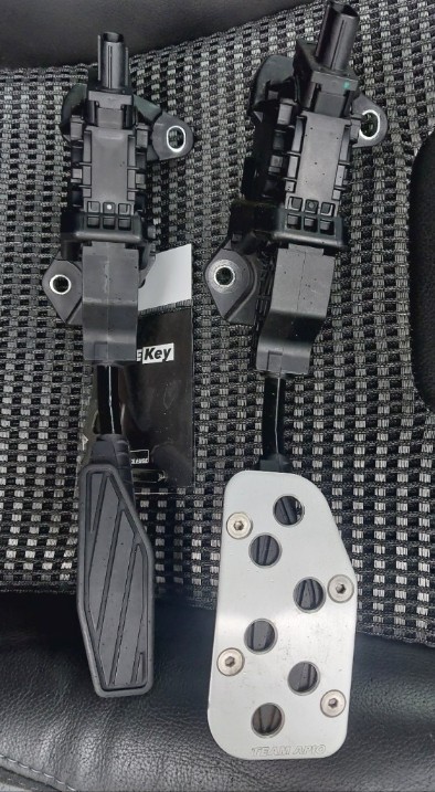 レインボーオートハイパフォーマンスアクセルペダル交換
