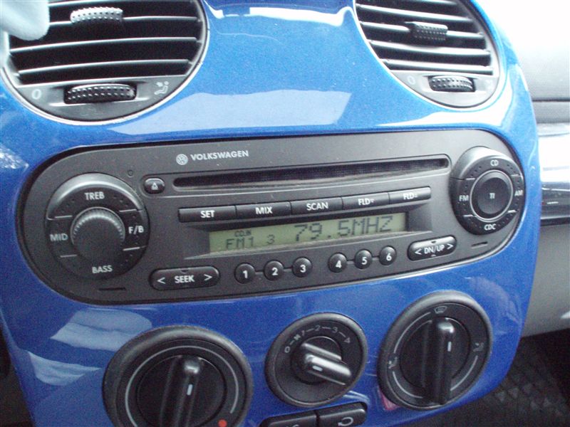 新車外し ニュービートル 純正オーディオ CDデッキ mp3